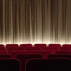 Premiery seriali w grudniu 2025: najciekawsze tytuły i gatunki, które musisz zobaczyć