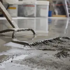 Wylewki samopoziomujące na bazie cementu - jakie wybrać?