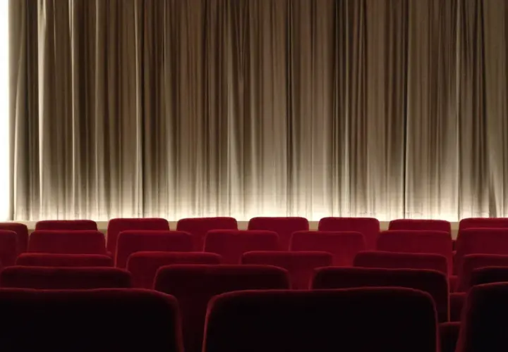 Premiery seriali w grudniu 2025: najciekawsze tytuły i gatunki, które musisz zobaczyć